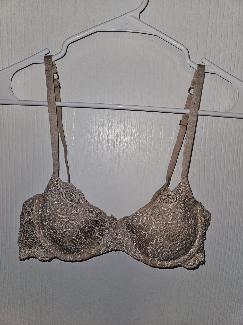 Victoria's Secret Lace Underwire Bra in Beige Taupe